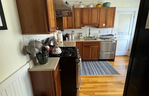 Malden Apartamento | Cerca de Boston Histórico de dos dormitorios con comodidades modernas