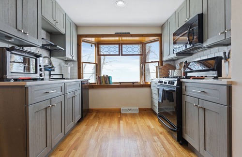 Weymouth Casa | Near Boston - Home Theater - Game room - Peloton