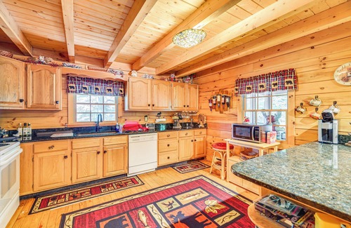 Bushkill Cabina | Near Bushkill Falls: Pocono Mountains Cabin!