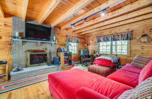 Bushkill Casa | Near Bushkill Falls Pocono Mountains Cabin!
