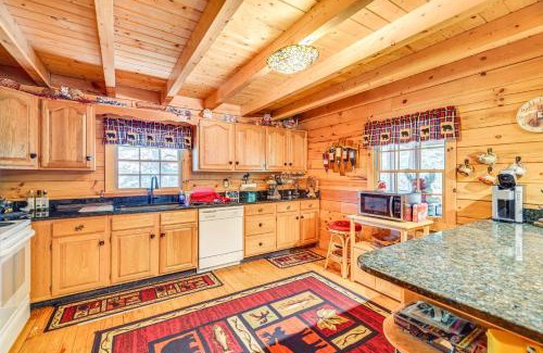 Bushkill Casa | Near Bushkill Falls Pocono Mountains Cabin!