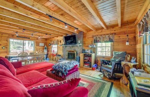 Bushkill Casa | Near Bushkill Falls Pocono Mountains Cabin!