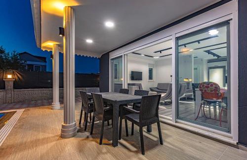 Kadriye Villa | NEAR BY THE LAND OF LEGEND’S PRIVATE POOL VILLA SUN