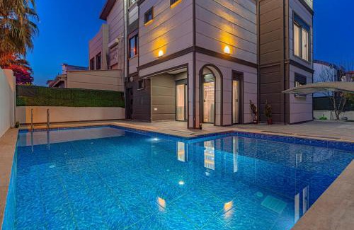 Kadriye Villa | NEAR BY THE LAND OF LEGENDs , PRİVATE POOL WİTH JAKUZZİ VİLLA MOON