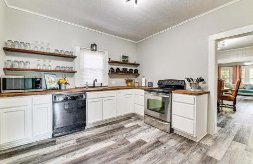 Durant Casa | Near Campus and Casino Family-Friendly Durant Home!