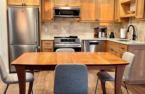 Amazon Casa | Near campus: entire home/apartment w/private entrance, patio, and beautiful view
