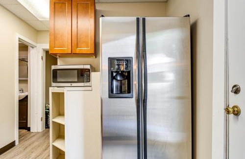 Seneca Falls Casa | Near Cayuga Wine Trail Seneca Falls Convenience!
