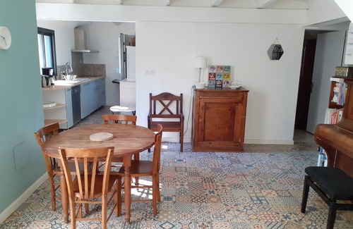 Boutonnet Casa | Cerca del centro con jardín y garaje.