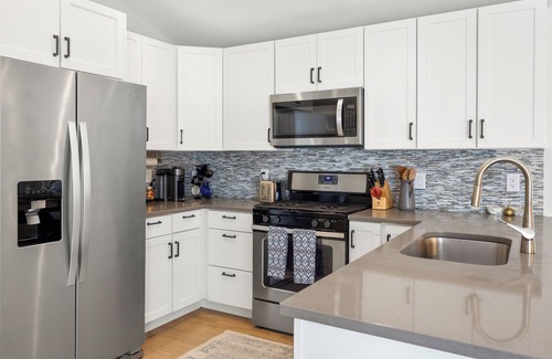 Shorewood-Tower Hills-Harbert Casa | Near Cherry Beach, New Hot Tub, Yard, Fire Pit, EV charger