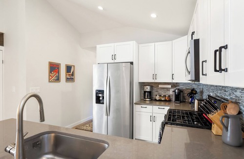 Shorewood-Tower Hills-Harbert Casa | Near Cherry Beach, New Hot Tub, Yard, Fire Pit, EV charger