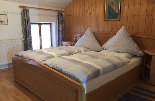 Eggstatt Otro | Near Chiemsee: Family-friendly vacation on the **** farm, 3 bedrooms.