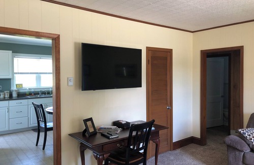 Greenbush Cabaña | Near Chincoteague & Assateague Island Charming 2-bedroom cottage