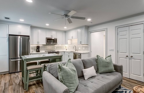 Hitch Village - Fred Wessels Homes Apartamento | Near Crawford Historic Square, Heated Pool Access