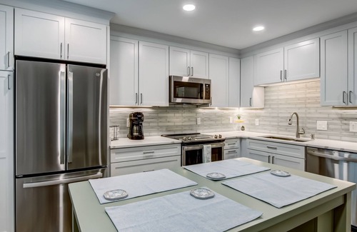 Hitch Village - Fred Wessels Homes Apartamento | Near Crawford Historic Square, Heated Pool Access