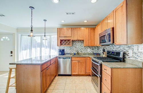 Springfield Casa | Near DC Single Fam 3 Bdr Home in Springfield Va