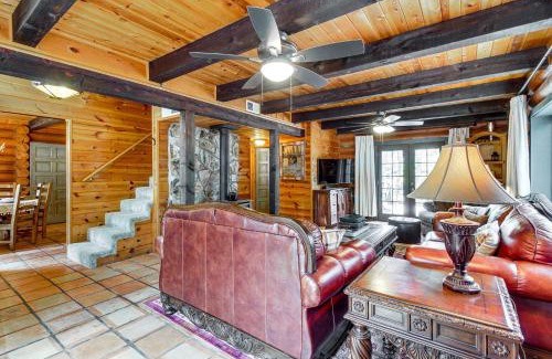 Pinetop Casa | Near Dining, Hiking and Golf Pinetop Log Cabin!