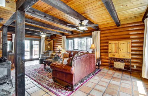 Pinetop Casa | Near Dining, Hiking and Golf Pinetop Log Cabin!