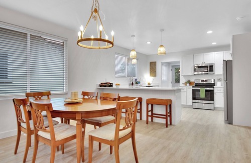 Sans Souci Casa | Near Downtown 3 Bedroom Home with King beds+ Parking+Deck