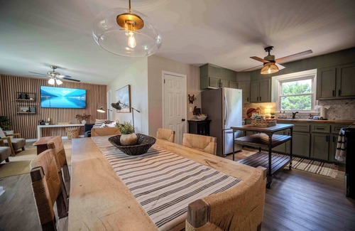 Acworth Casa | Near Downtown Acworth & Kennesaw ~Pool Table~Patio
