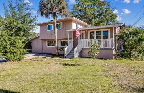 Southeast Pensacola Apartamento | Near Downtown Beach Main House - Woodland Escape