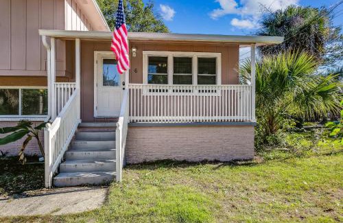 Southeast Pensacola Apartamento | Near Downtown Beach Main House - Woodland Escape