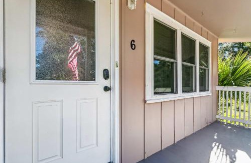 Southeast Pensacola Apartamento | Near Downtown Beach Main House - Woodland Escape
