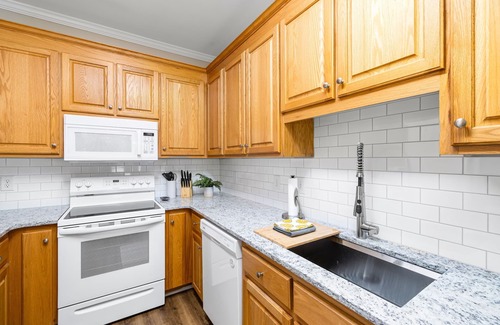 Cary Casa | Near downtown Cary & RDU. Easy access to Raleigh, Durham and local venues.