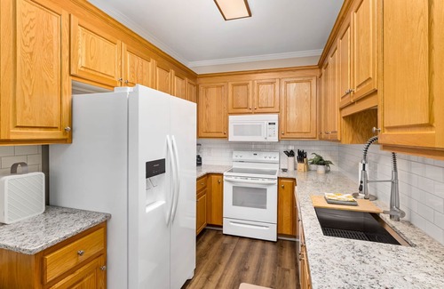 Cary Casa | Near downtown Cary & RDU. Easy access to Raleigh, Durham and local venues.