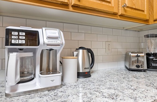 Cary Casa | Near downtown Cary & RDU. Easy access to Raleigh, Durham and local venues.