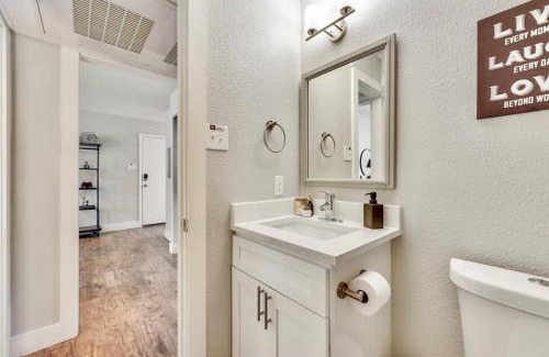 Old East Dallas Apartamento | Near Downtown Dallas - The Dapper Charm
