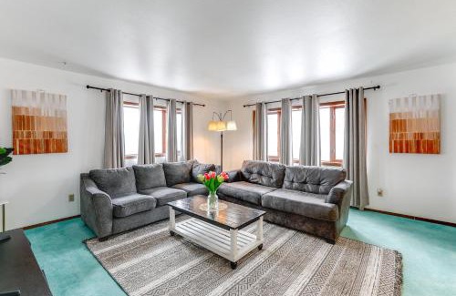 Fairbanks Casa | Near Dtwn and Pioneer Park Fairbanks Home with Deck!