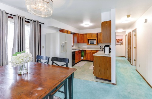 Fairbanks Casa | Near Dtwn & Pioneer Park: Fairbanks Home w/ Deck!