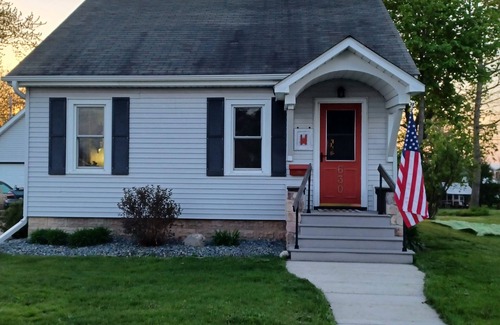 Omro Casa | Near EAA Quiet Neighborhood