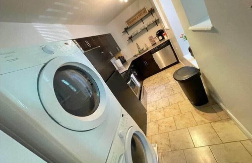 DeBaliviere Place Apartamento | Near Forest Park, WashU, BJ Hospital, CWE 2BR W&D