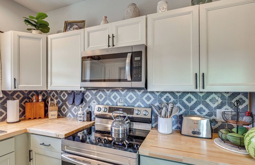 Parker Ridge Casa | Near Galleries & Shops: Spanish Revival WPB Home!