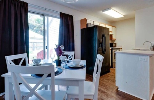 Savannah Casa | Near Gardens & Downtown - Stay At a Coastal-Haven!