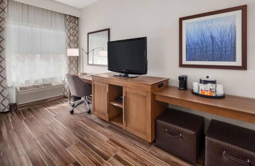 Lynnwood Casa | NEAR GOLF, SHOPS, AND DOWNTOWN