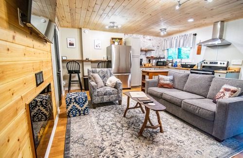 Lake Toxaway Cabina | Near Gorges State Park & Waterfalls, Peaceful & Modern