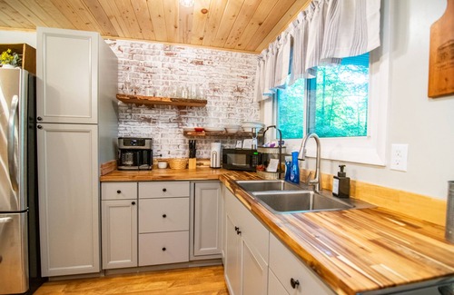 Lake Toxaway Cabina | Near Gorges State Park & Waterfalls, Peaceful & Modern