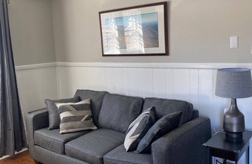 Travelers Rest Casa | Near great hiking trails and the friendly amenities of downtown Travelers Rest