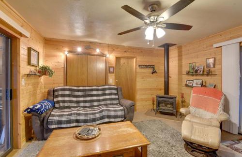 Munds Park Casa | Near Hiking and Golfing Munds Park Cabin with Deck!