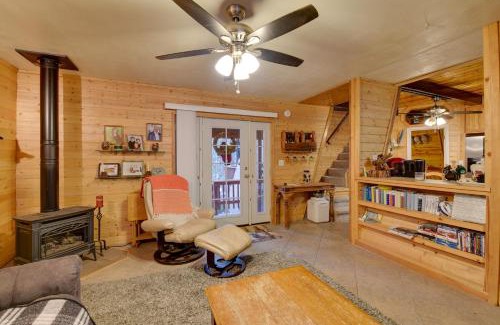 Munds Park Casa | Near Hiking and Golfing Munds Park Cabin with Deck!