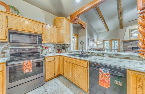 Bear Park Casa | Near Hiking Trails: Spacious Cloudcroft Retreat!