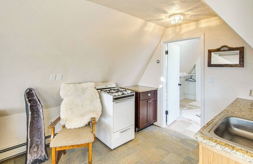 Baca Grande Apartamento | Near Hiking: Tranquil Crestone Studio w/ Deck!