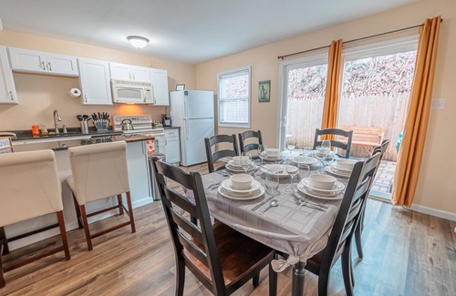 Saylorsburg Casa | Near Hiking & Water Parks!*Dogs OK*Wi-Fi*Fireplace