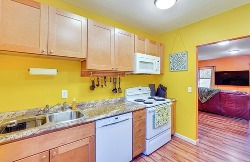 Hyde Park Apartamento | Near Historic Sites: Bright Hyde Park Guest Suite