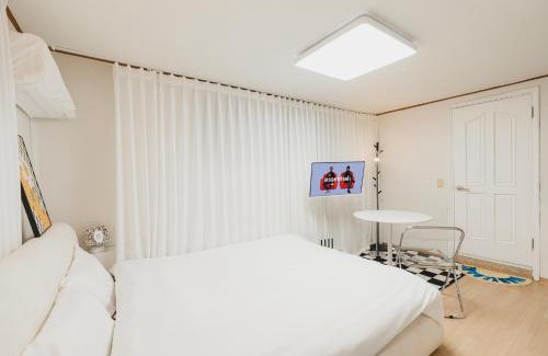 Seogyo-dong Villa | Near Hongdae Station, 30sec on foot