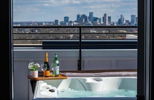 Nashville Casa | Near Honky Tonks - Rooftop Hot Tub - Skyline Views