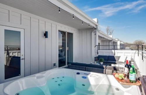 Nashville Casa | Near Honky Tonks - Rooftop Hot Tub - Skyline Views