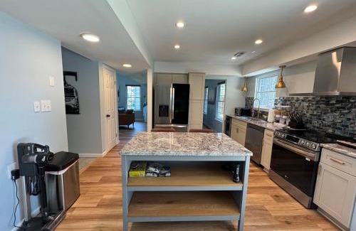 Central Newport News Casa | Near hospitals and interstate!